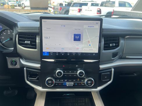 Used 2022 Ford Expedition XLT RWD image 19