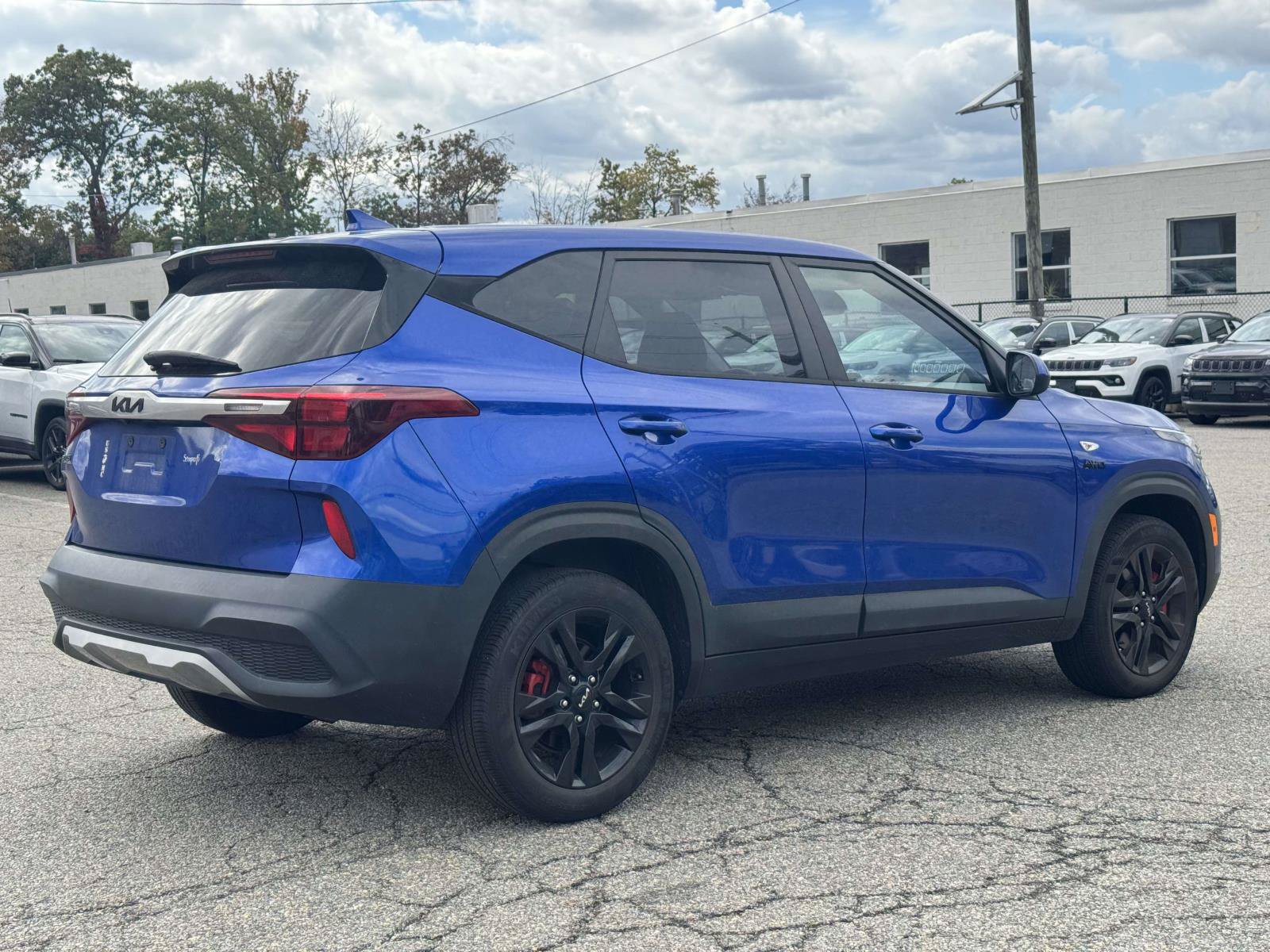Used 2023 Kia Seltos LX AWD/4WD image 11