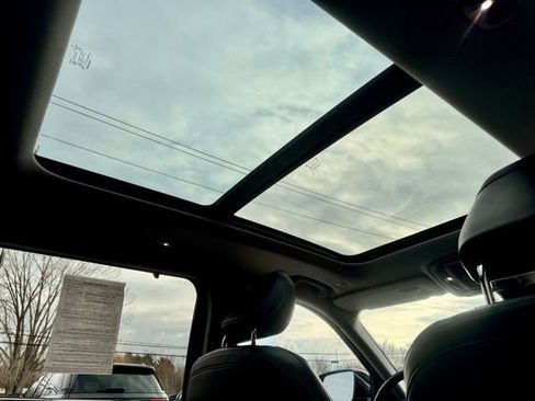 Used 2022 Jeep Grand Cherokee L Limited w/ Luxury Tech Group II image 18