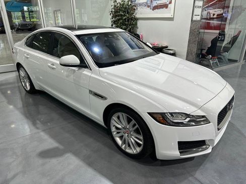 Used 2017 Jaguar XF Prestige RWD image 11