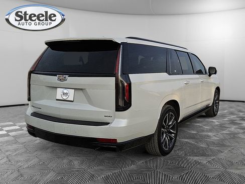 Used 2023 Cadillac Escalade ESV Sport w/ Touring Package image 5