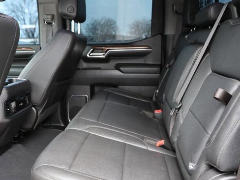 Used 2024 Chevrolet Silverado 1500 LT Trail Boss w/ LT Trail Boss Premium Package AWD/4WD image 17