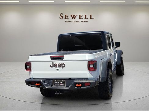 Used 2024 Jeep Gladiator Mojave w/ Technology Group AWD/4WD image 5
