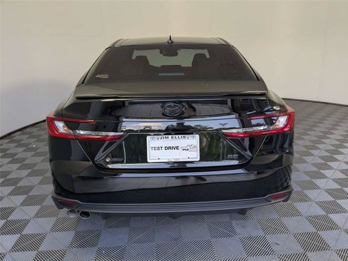 Certified 2025 Toyota Camry SE FWD image 6