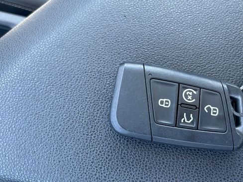 Used 2025 Volkswagen Jetta SE image 21