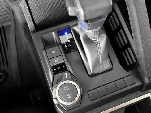 Certified 2024 Toyota Tacoma SR5 image 31