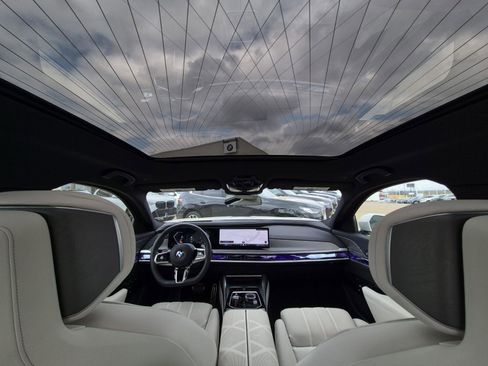 Certified 2025 BMW 760i xDrive w/ Luxury Rear Seating Package AWD/4WD image 34