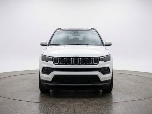 Used 2025 Jeep Compass Limited image 2