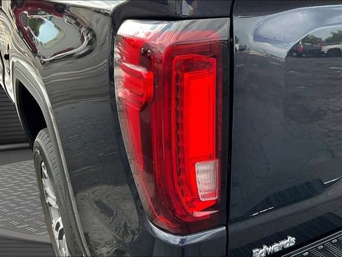 Used 2023 GMC Sierra 1500 SLT AWD/4WD image 23