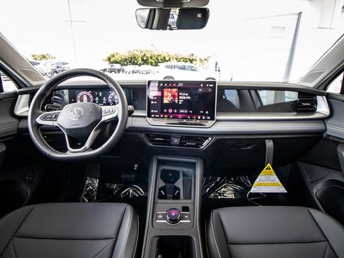 New 2026 Volkswagen Tiguan SE FWD image 31
