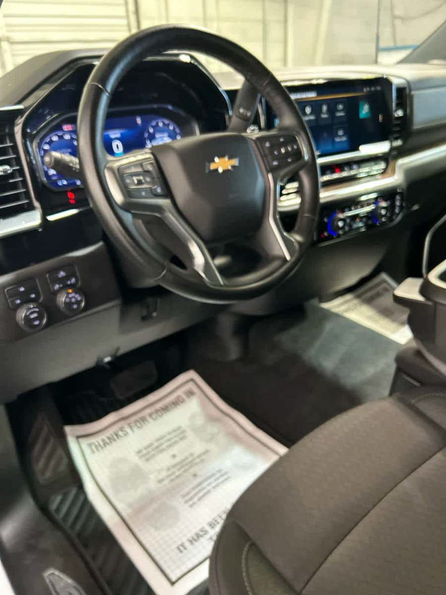 Used 2025 Chevrolet Silverado 2500 LT w/ Convenience Package AWD/4WD image 8