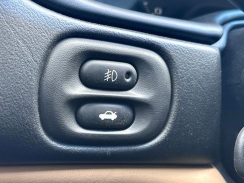 Used 2004 Chevrolet Corvette Convertible w/ Preferred Equipment Group image 29