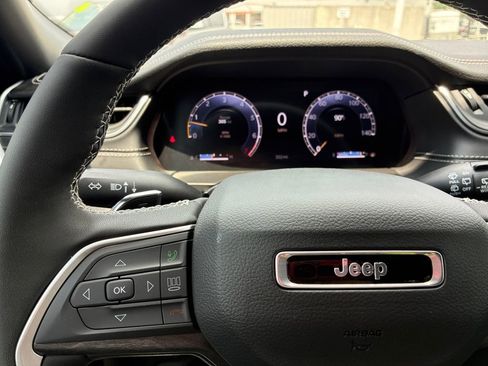 New 2025 Jeep Grand Cherokee Limited w/ Black Appearance Package RWD image 12