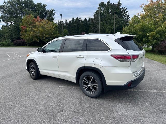 Used 2016 Toyota Highlander XLE AWD/4WD image 5