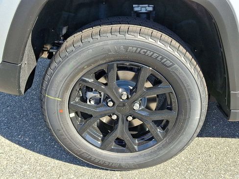 New 2025 Jeep Grand Cherokee Altitude image 5