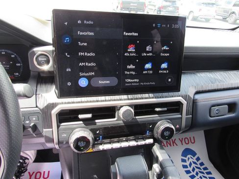Used 2025 Toyota 4Runner Platinum AWD/4WD image 26