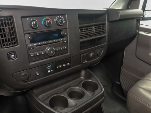 Used 2017 Chevrolet Express 3500 LS RWD image 17