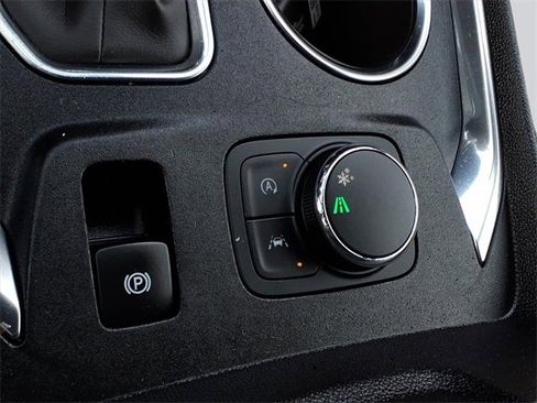 Used 2023 Chevrolet Traverse LS image 14