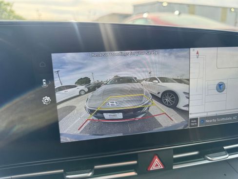 Used 2025 Hyundai Elantra SEL image 17