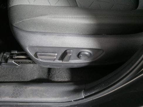 Used 2023 Toyota RAV4 XLE AWD/4WD image 20