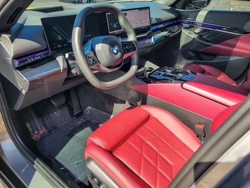 Used 2025 BMW 540i xDrive image 9