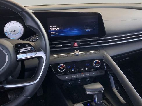 Used 2023 Hyundai Elantra SEL w/ Convenience Package FWD image 7