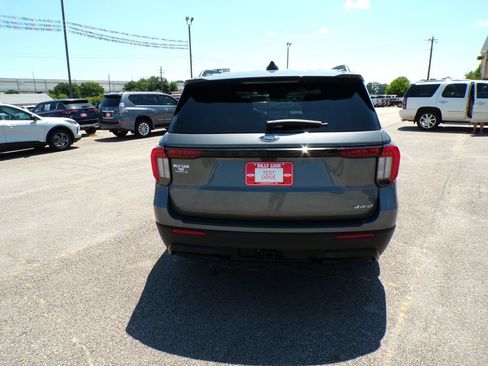 Used 2025 Ford Explorer ST-Line AWD/4WD image 5