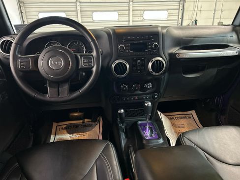 Used 2018 Jeep Wrangler Unlimited Sahara AWD/4WD image 4