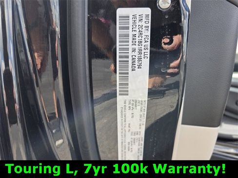 Certified 2024 Chrysler Pacifica Touring-L image 20