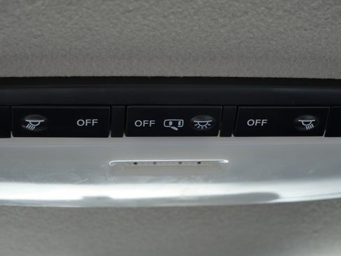 Used 2023 Nissan Versa SV image 34