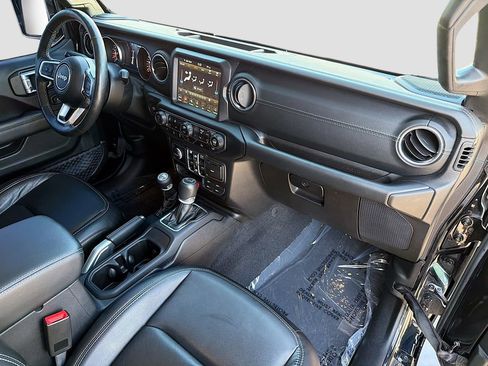 Used 2020 Jeep Gladiator Overland image 13