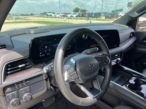 Used 2025 Chevrolet Suburban Z71 AWD/4WD image 7