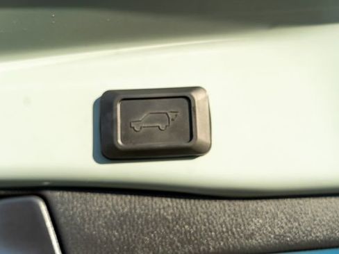 Used 2023 Toyota RAV4 XLE Premium image 21