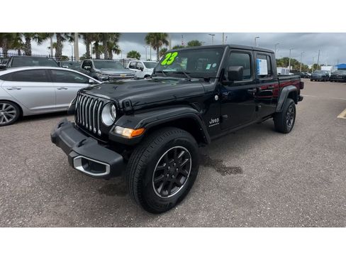 Used 2023 Jeep Gladiator Overland image 4