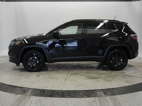Certified 2022 Jeep Compass Altitude w/ Convenience Group image 3