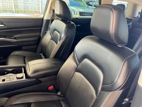 Certified 2023 Nissan Pathfinder SL w/ SL Premium Package AWD/4WD image 5