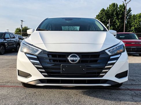 Used 2025 Nissan Versa SV FWD image 2