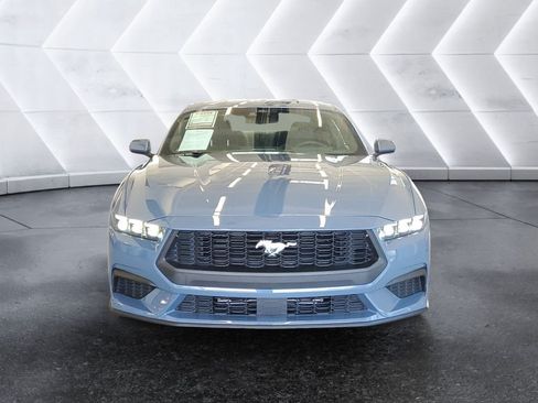 Used 2025 Ford Mustang Coupe RWD image 2