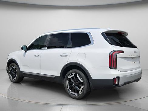 Used 2024 Kia Telluride EX w/ EX Captain's Chair Package AWD/4WD image 9