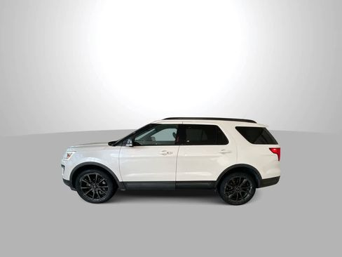 Used 2018 Ford Explorer XLT w/ Equipment Group 202A image 5