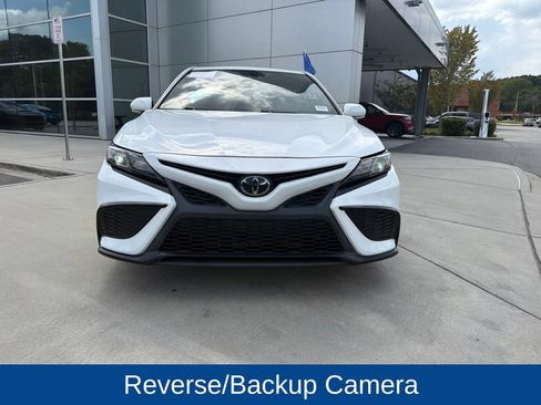 Used 2023 Toyota Camry SE w/ Convenience Package FWD image 3