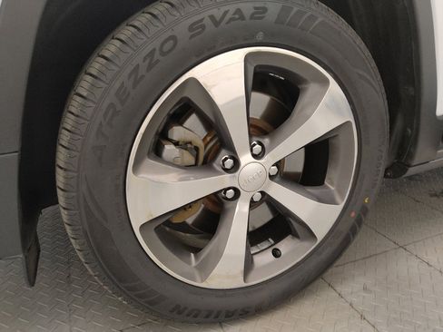 Used 2020 Jeep Cherokee Limited FWD image 31
