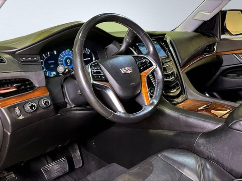 Used 2018 Cadillac Escalade Luxury image 17