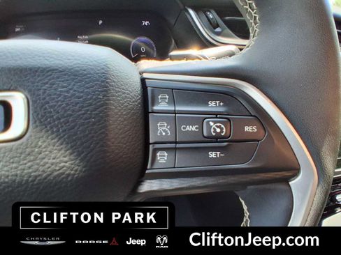 Used 2023 Jeep Grand Cherokee L Laredo AWD/4WD image 23