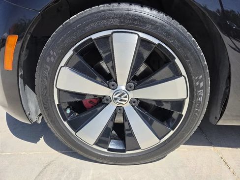 Used 2013 Volkswagen Beetle 2.0T FWD image 10