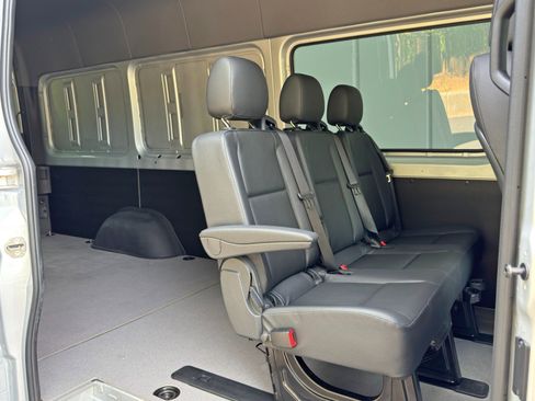 Used 2024 Mercedes-Benz Sprinter 2500 image 43