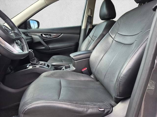 Used 2017 Nissan Rogue SV w/ SV Premium Package FWD image 16