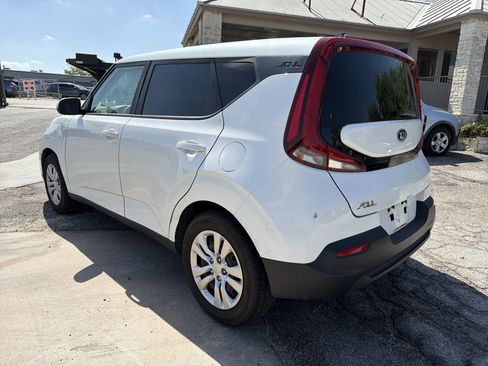 Used 2020 Kia Soul LX FWD image 5