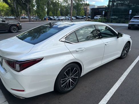 Used 2025 Lexus ES 350 w/ Premium Package FWD image 4