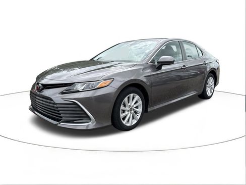 Used 2023 Toyota Camry LE FWD image 7